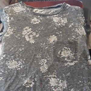 American Eagle Woman XS Tee